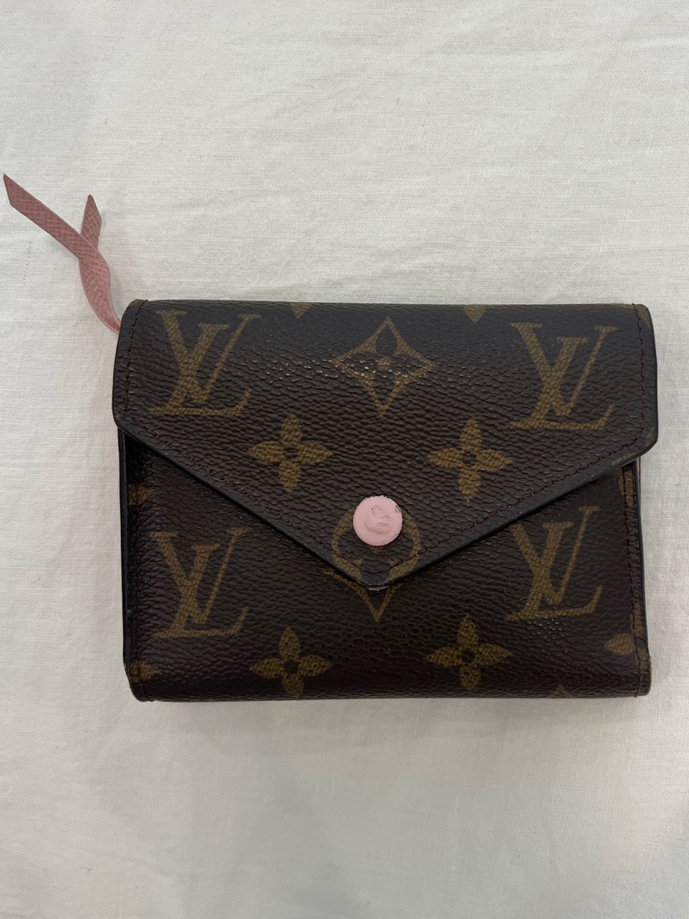 Authentic Louis Vuitton Brown Monogram Victorine Compact Wallet with Pink Trim - Picture 7 of 14
